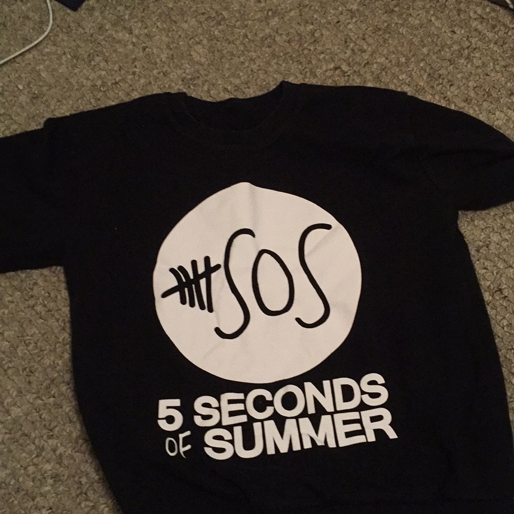 5SOS shirt